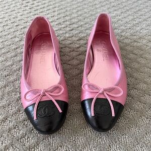 CHANEL Pink and Black Cap-Toe Ballet Flats with Bow
